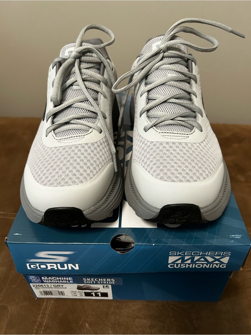 Men's Skechers Max Cushioning Endeavour Road Running Shoes